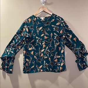 Finn & Grace Ruffled Sleeve Blouse